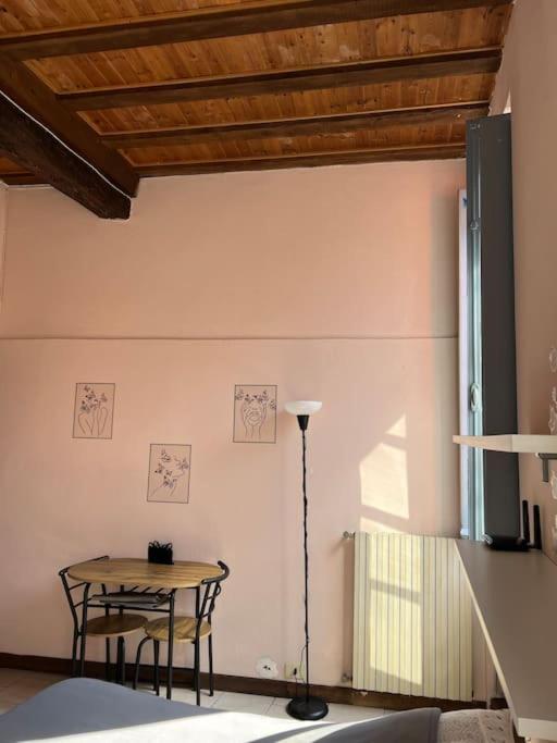 Minimal Studio Con Travi A Vista بياتشينسا المظهر الخارجي الصورة